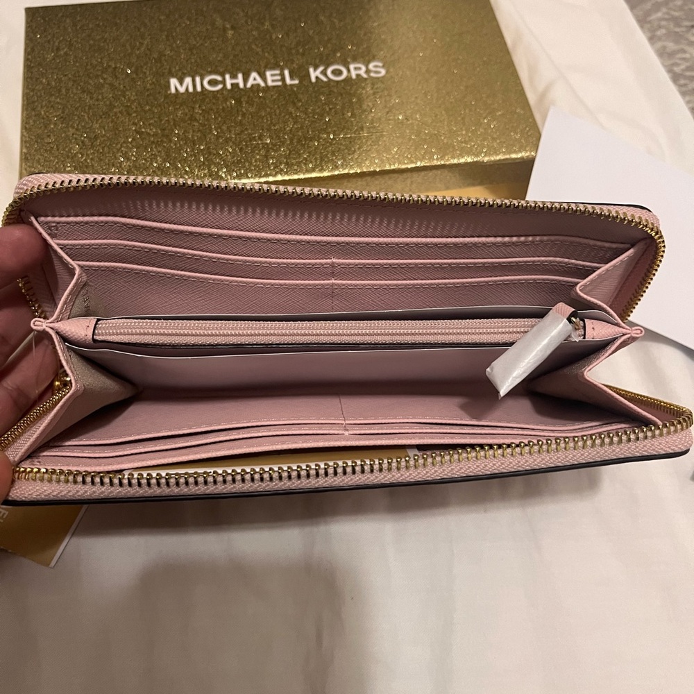 Michael Kors continental wallet. Brand new with packaging never been used. - Picture 3 of 4